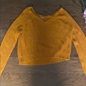 V-Neck knitted low crop top